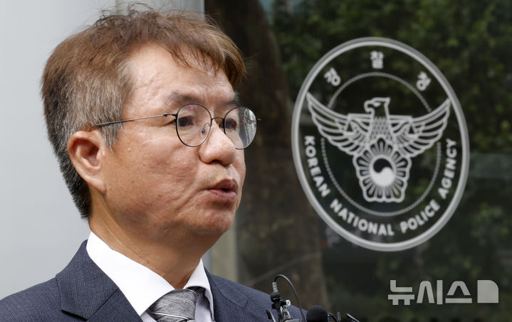 [서울=뉴시스] 김혜진 기자 = 김남준 변호사가 27일 서울 서대문구 경찰청에서 열린 '경찰 수사 신뢰 제고를 위한 쇄신 태스크포스(TF)' 첫 회의를 마치고 취재진의 질문에 답하고 있다. 2026.07.27. jini@newsis.com