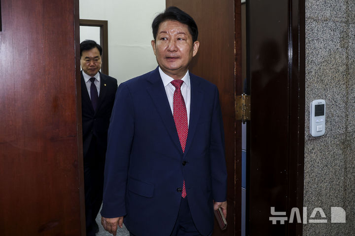 원내운영수석부대표 면담 마친 권영진 의원