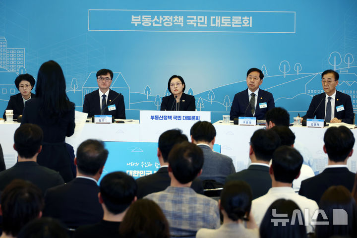 [서울=뉴시스] 고승민 기자 = 한성숙 국무총리가 27일 서울 대한상공회의소에서 열린 부동산정책 국민 대토론회에서 발언하고 있다. 2026.07.27. kkssmm99@newsis.com