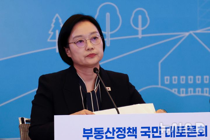 [서울=뉴시스] 고승민 기자 = 한성숙 국무총리가 27일 서울 중구 대한상공회의소에서 열린 부동산정책 국민 대토론회에서 모두발언을 하고 있다. (공동취재) 2026.07.27. photo@newsis.com