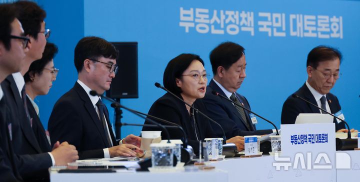 [서울=뉴시스] 고승민 기자 = 한성숙 국무총리가 27일 서울 중구 대한상공회의소에서 열린 부동산정책 국민 대토론회에서 모두발언을 하고 있다. (공동취재) 2026.07.27. photo@newsis.com