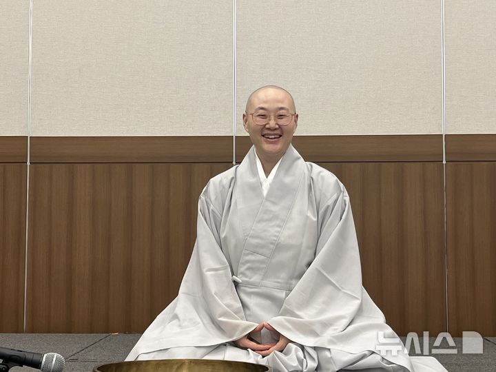 [부산=뉴시스] 지난 26일 부산 벡스코에서 열린 제48차 유네스코 세계유산위원회 부대행사로 선명상 프로그램을 진행한 혜주스님 2026.07.28. suejeeq@newsis.com