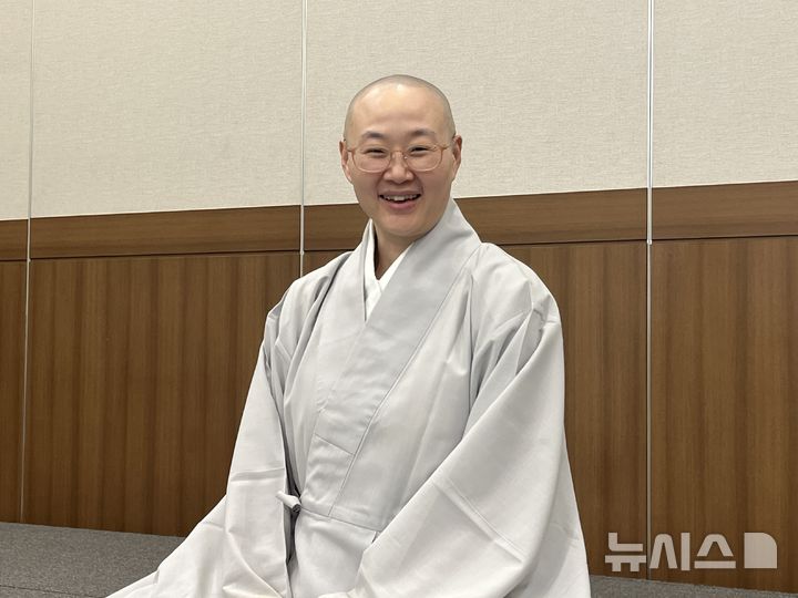 [부산=뉴시스] 지난 26일 부산 벡스코에서 열린 제48차 유네스코 세계유산위원회 부대행사로 선명상 프로그램을 진행한 혜주스님 2026.07.28. suejeeq@newsis.com