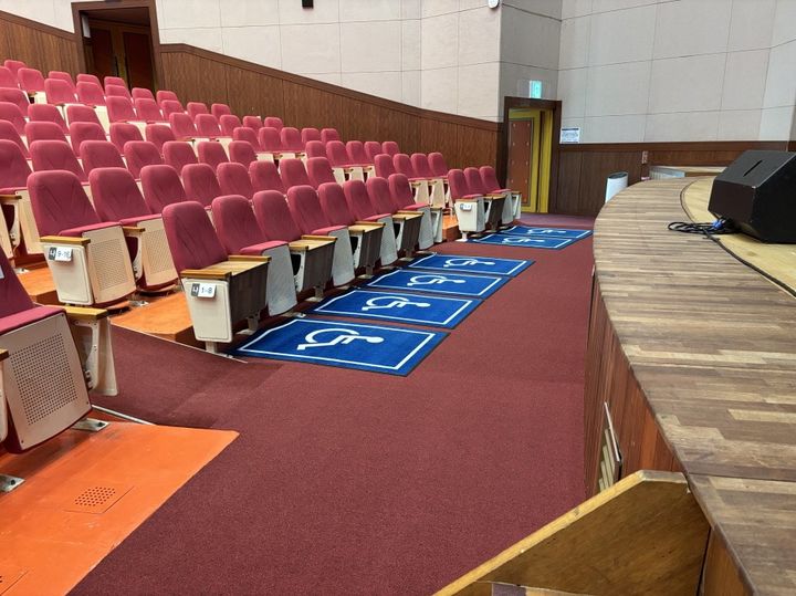[보령=뉴시스] 충남 보령문화예술회관 휠체어 석 공사후 모습. (사진=보령시청 제공) 2026.07.28. photo@newsis.com *재판매 및 DB 금지