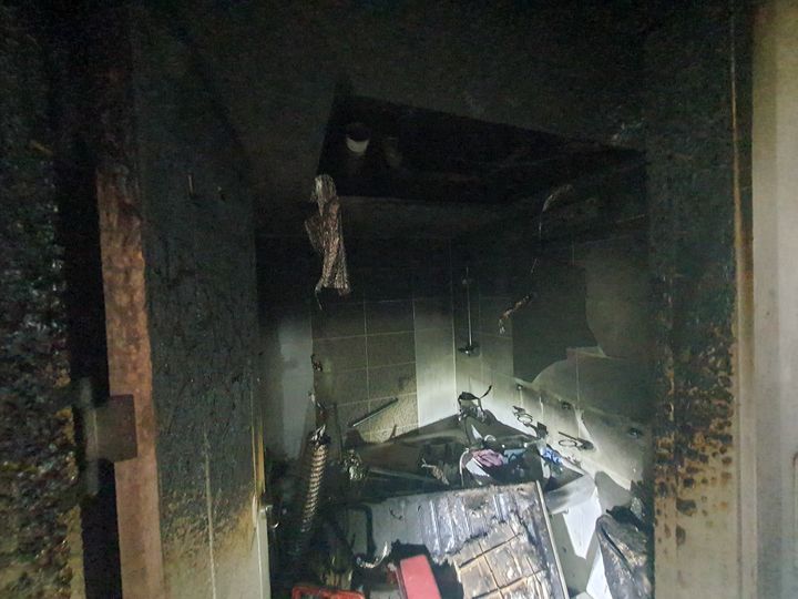[부산=뉴시스] 28일 오전 부산 강서구의 한 20층짜리 아파트 15층 A씨의 집에서 불이 났다. (사진=부산시 제공) 2026.07.28 photo@newsis.com *재판매 및 DB 금지