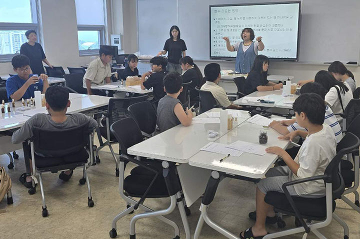 방학 맞아 체험형 테라피교실 운영 모습.(사진=삼척시 제공) *재판매 및 DB 금지
