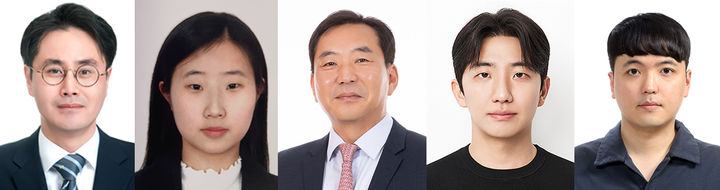 [울산=뉴시스] 사진 왼쪽부터 임성현 울산대 교수, 이현주 울산대 학생, 김영근 고려대 교수, 고한석, 이정규 고려대 학생 (사진=울산대 제공) photo@newsis.com *재판매 및 DB 금지