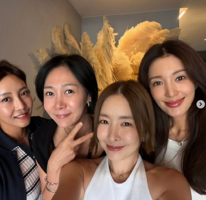 [서울=뉴시스] 임유진·이민경·한에스더·서지영 (사진= 한에스더 SNS 캡처) 2026.07.28. photo@newsis.com *재판매 및 DB 금지