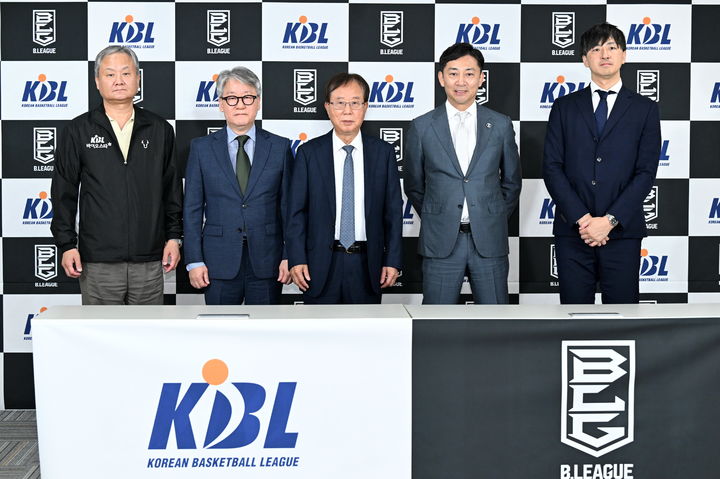 [서울=뉴시스] KBL-B.리그 심판 합동 교류 프로그램 진행. (사진=KBL 제공) *재판매 및 DB 금지