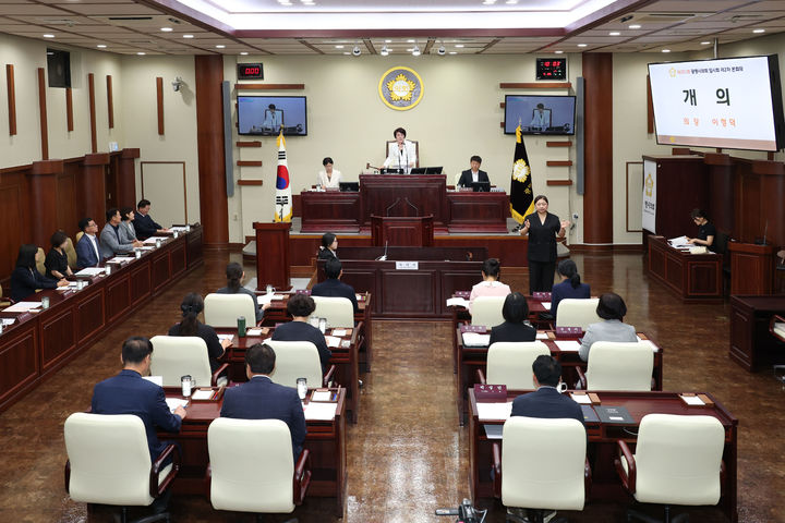 [광명=뉴시스] 경기 광명시의회가 28일 제301회 임시회 제2차 본회의를 진행하고 있다. (사진=광명시의회 제공) 2026.07.28. photo@newsis.com *재판매 및 DB 금지