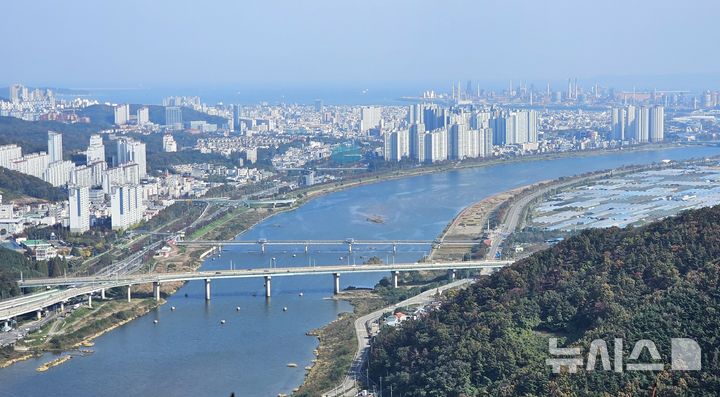 [포항=뉴시스] 송종욱 기자 = 포항 형산강 전경. 2026.07.28. sjw@newsis.com