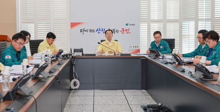 [산청=뉴시스] 산청군 폭염 및 가뭄 비상대책회의 개최 (사진=산청군 제공) 2026. 07. 28. photo@newsis.com *재판매 및 DB 금지