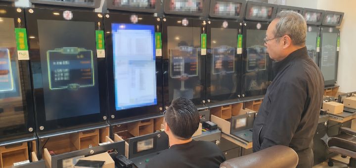 [서울=뉴시스] 게임물관리위원회가 경찰과 공조해 불법 게임물을 단속하는 모습. (사진=게임물관리위원회 제공) *재판매 및 DB 금지