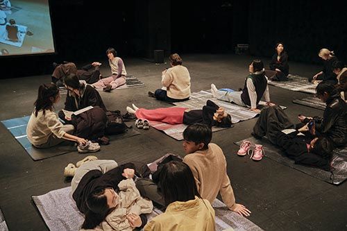 연극 '개기일식 기다리기' 공연 장면. (사진=두산아트센터 제공) *재판매 및 DB 금지