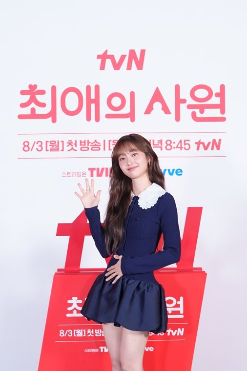 [서울=뉴시스] 배우 김혜준이 28일 온라인으로 진행된 tvN 새 월화드라마 '최애의 사원' 제작발표회에서 포즈를 취하고 있다. (사진=tvN 제공) *재판매 및 DB 금지