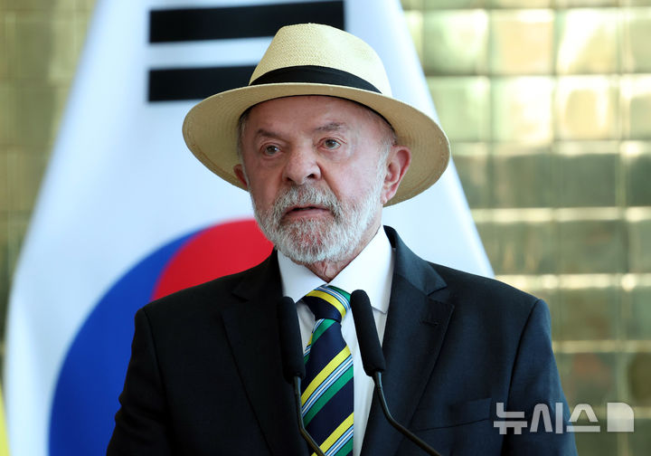 [브라질리아=뉴시스] 김진아 기자 = 루이스 이나시우 룰라 다 시우바 브라질 대통령이 27일(현지 시간) 브라질 브라질리아 대통령관저에서 열린 한-브라질 공동언론발표에서 발언을 하고 있다. 2026.07.28. bluesoda@newsis.com