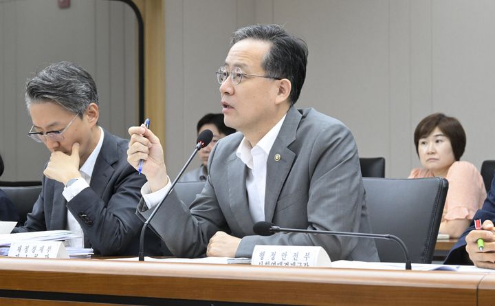 [서울=뉴시스] 사진은 이형일 재정경제부 차관이 지난달 28일 세종시 정부세종청사에서 2026년 7월 일자리 전담반(TF)을 주재하고 있는 모습. (사진=재정경제부 제공) 2026.07.28. photo@newsis.com *재판매 및 DB 금지
