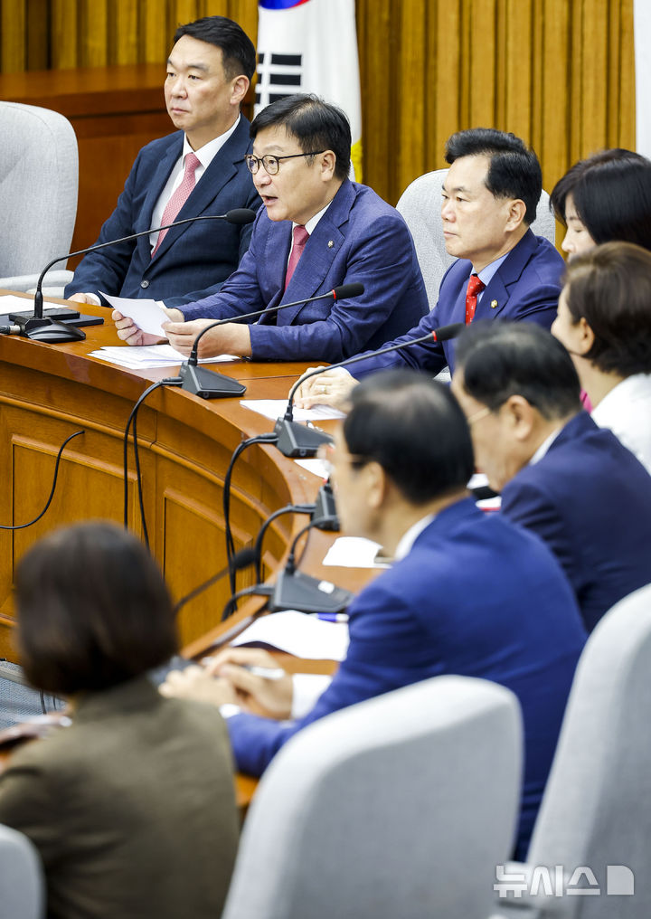 [서울=뉴시스] 정병혁 기자 = 정점식 국민의힘 원내대표가 28일 서울 여의도 국회에서 열린 원내대책회의에 발언하고 있다. 2026.07.28. jhope@newsis.com