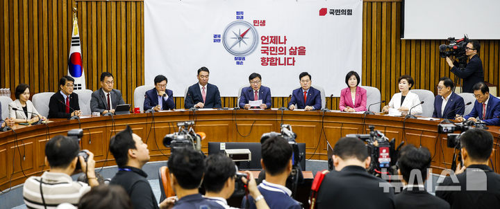 [서울=뉴시스] 정병혁 기자 = 정점식 국민의힘 원내대표가 28일 서울 여의도 국회에서 열린 원내대책회의에 발언하고 있다. 2026.07.28. jhope@newsis.com