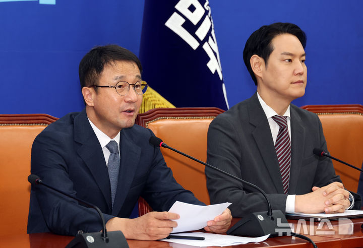 [서울=뉴시스] 최진석 기자 = 한병도 더불어민주당 대표 직무대행 겸 원내대표가 28일 여의도 국회에서 열린 원내대책회의에서 발언하고 있다. 2026.07.28. myjs@newsis.com