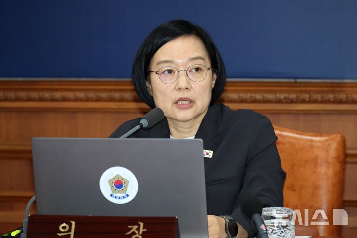 [서울=뉴시스] 조수정 기자 = 한성숙 국무총리가 28일 오전 서울 종로구 정부서울청사에서 국무회의를 주재하고 있다. (공동취재) 2026.07.28. chocrystal@newsis.com