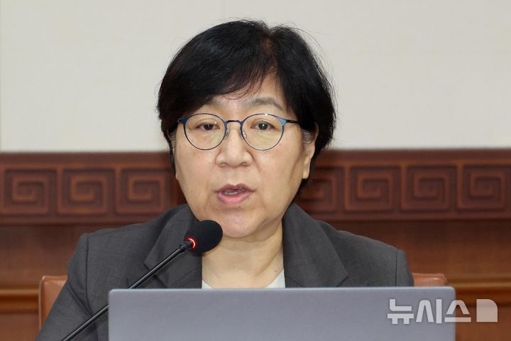 [서울=뉴시스] 조수정 기자 = 정은경 보건복지부 장관이 지난달 28일 오전 서울 종로구 정부서울청사에서 열린 국무회의에서 발언하고 있는 모습. (공동취재) 2026.07.28. chocrystal@newsis.com