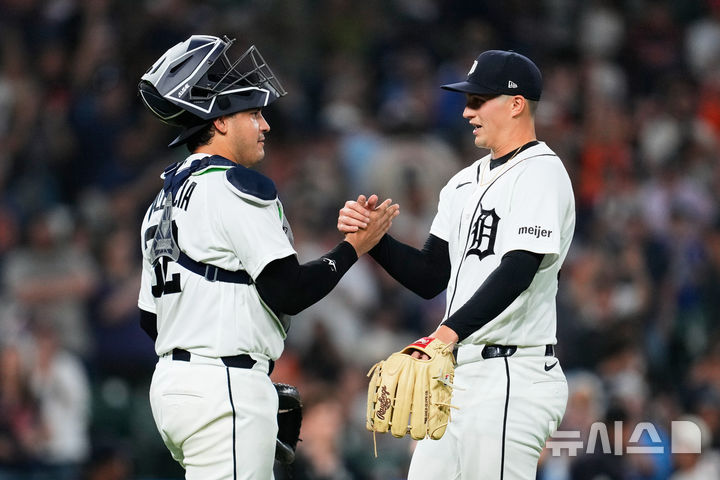 [디트로이트=AP/뉴시스] 메이저리그(MLB) 디트로이트 타이거스의 에두아르도 발렌시아와 타이 매든. 2026.07.29