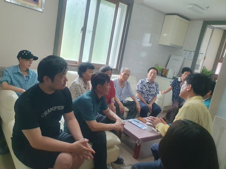 [산청=뉴시스] 산청군 폭염 대비 이재민 임시주거시설 방문 (사진=산청군 제공) 2026. 07. 29. photo@newsis.com *재판매 및 DB 금지