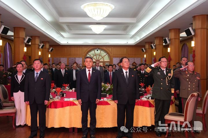 [베이징=뉴시스] 주북한 중국대사관은 28일 중국 인민해방군 건군 99주년 기념 초대회를 개최했다고 밝혔다. 행사에는 왕야쥔 주북 중국대사와 노광철 북한 노동당 중앙정치국 위원 겸 국방상 등이 참석했다.(사진=주북한 중국대사관 위챗 갈무리) 2026.07.29 photo@newsis.com