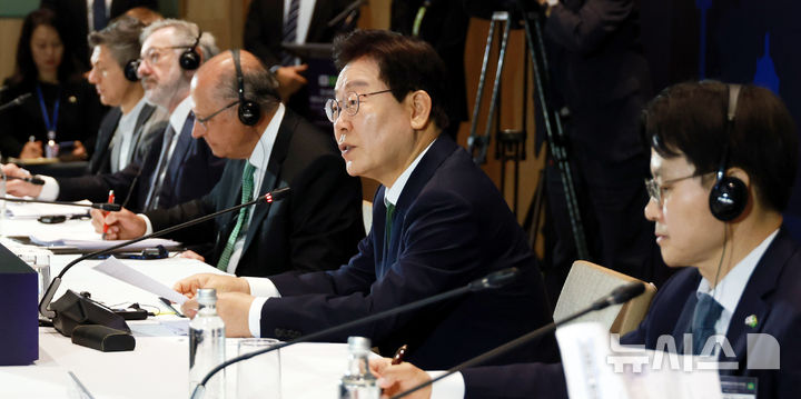 [상파울루=뉴시스] 김진아 기자 = 이재명 대통령이 28일(현지 시간) 브라질 상파울루 한 호텔에서 열린 한-브라질 비즈니스 라운드 테이블에서 발언하고 있다. 2026.07.29. bluesoda@newsis.com
