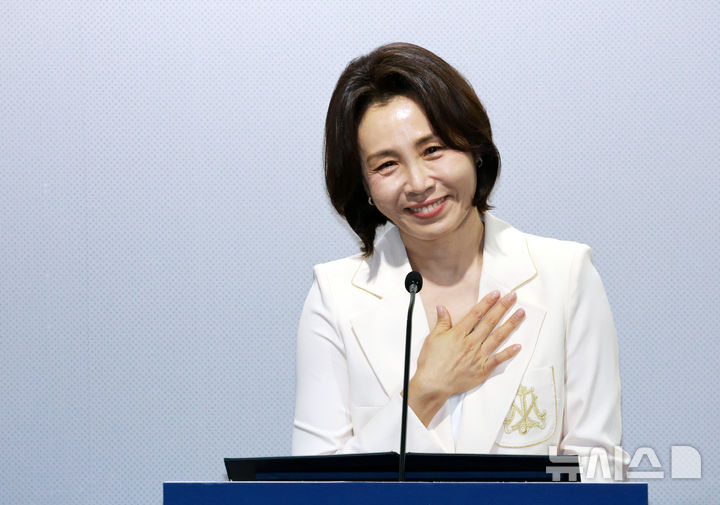 [상파울루=뉴시스] 김진아 기자 = 김혜경 여사가 28일(현지 시간) 브라질 상파울루시립문화센터에서 열린 브라질 한국영화제에서 인사말을 하고 있다. 2026.07.29. bluesoda@newsis.com