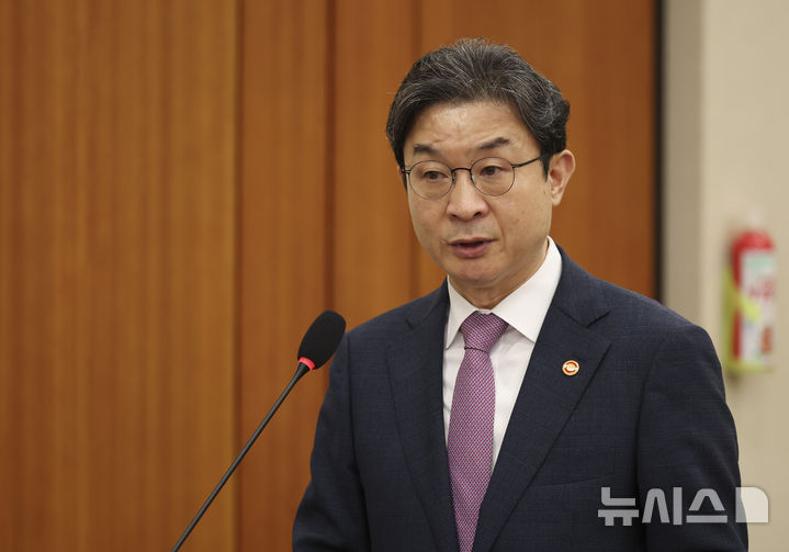 [서울=뉴시스] 김근수 기자 = 이억원 금융위원회 위원장이 29일 오전 서울 여의도 국회에서 열린 정무위원회 전체회의에서 업무보고를 하고 있다. 2026.07.29. ks@newsis.com