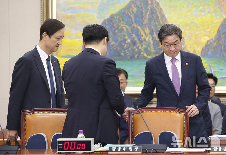 [서울=뉴시스] 김근수 기자 = 이찬진 금융감독원장이 29일 오전 서울 여의도 국회에서 열린 정무위원회 전체회의에서 업무보고를 하고 있다. 2026.07.29. ks@newsis.com
