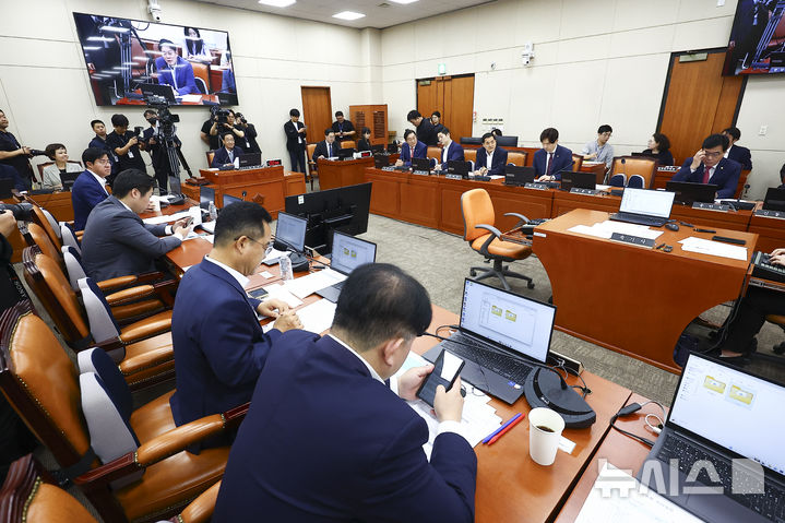 [서울=뉴시스] 김근수 기자 = 29일 오전 서울 여의도 국회에서 정무위원회 전체회의가 열리고 있다. 2026.07.29. ks@newsis.com