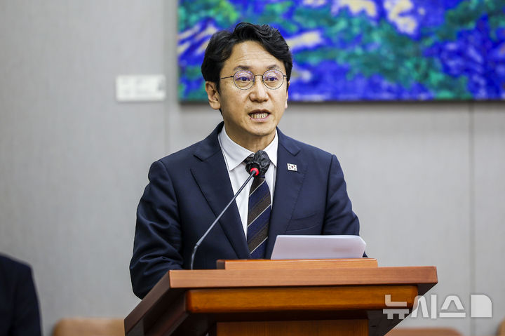 [서울=뉴시스] 정병혁 기자 = 천준호 국회 운영위원회 여당 간사가 29일 서울 여의도 국회에서 열린 국회 운영위원회 전체회의에서 법안심사 보고를 하고 있다. 2026.07.29. jhope@newsis.com