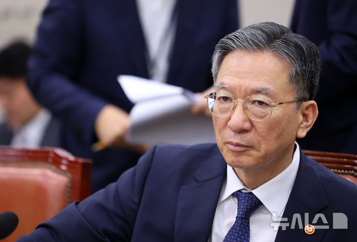 [서울=뉴시스] 고범준 기자 = 정성호 법무부 장관이 29일 서울 여의도 국회에서 열린 법제사법위원회 제5차 전체회의에 참석해 자리하고 있다. 2026.07.29. bjko@newsis.com