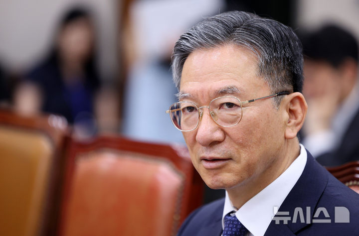 [서울=뉴시스] 고범준 기자 = 정성호 더불어민주당 의원이 29일 서울 여의도 국회에서 열린 법제사법위원회 제5차 전체회의에 참석해 자리하고 있다. 2026.07.29. bjko@newsis.com