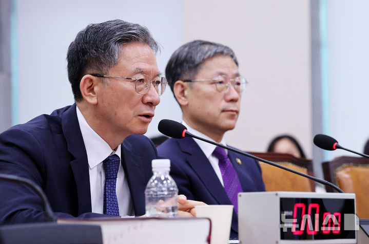 [서울=뉴시스] 고범준 기자 = 정성호 법무부 장관이 29일 서울 여의도 국회에서 열린 법제사법위원회 제5차 전체회의에서 발언하고 있다. 2026.07.29. bjko@newsis.com