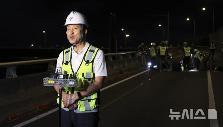 [서울=뉴시스] 김선웅 기자 = 오세훈 서울시장이 29일 오후 서울 강남구 성수대교 남단B램프에서 진행된 현장시험에서 발언하고 있다. (공동취재) 2026.07.29. photo@newsis.com
