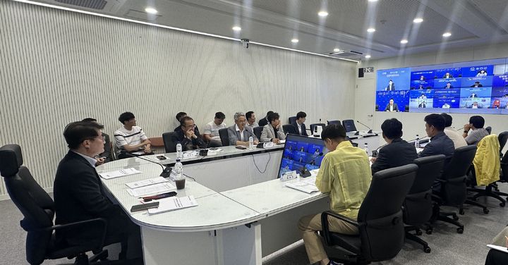 [춘천=뉴시스] 30일 강원특별자치도는 지난 29일 ‘2026년 제3차 도-시군 정책협의회’를 열고 여름철 재난 대응과 민생 안정 등 주요 현안을 논의했다고 밝혔다. 강원특별자치도 제공. *재판매 및 DB 금지