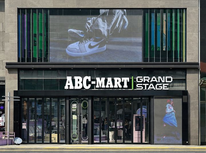 [서울=뉴시스] ABC마트 그랜드 스테이지 플래그십 성수. (사진=ABC마트 제공) *재판매 및 DB 금지