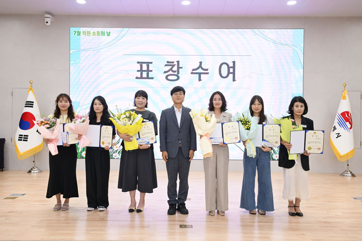 거제시, '상반기 적극행정 우수공무원' 시상…6건 뽑았다