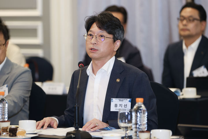 [서울=뉴시스]홍지선 국토교통부 제2차관이 30일 서울에서 열린 '모빌리티 혁신 성장 포럼' 운영위원회에 참석해 모빌리티 분야 혁신 성과를 점검했다. (사진=국토부 제공) 2026. 7. 30. *재판매 및 DB 금지