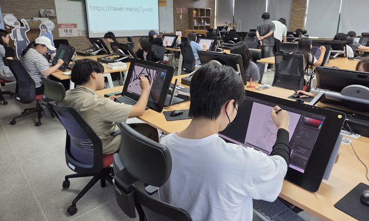 [창원=뉴시스]웹툰작가 프로그램.(사진=창원교육지원청 제공) 2026.07.30.photo@newsis.com *재판매 및 DB 금지