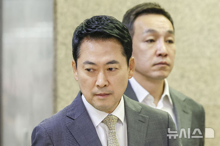 [서울=뉴시스] 정병혁 기자 = 장동혁 국민의힘 대표가 30일 서울 여의도 국회에서 열린 최고위원회의에 참석하고 있다. 2026.07.30. jhope@newsis.com