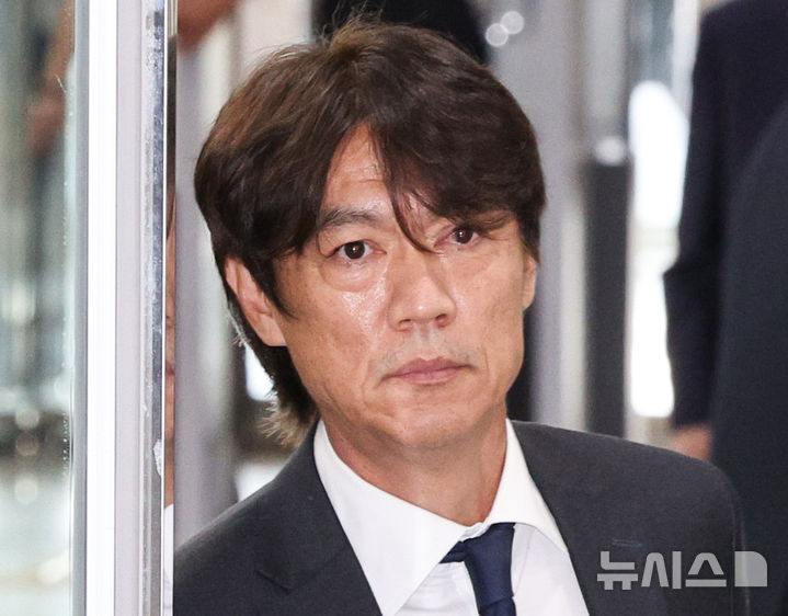 [서울=뉴시스] 고범준 기자 = 홍명보 전 축구대표팀 감독이 30일 서울 여의도 국회에서 열린 문화체육관광위원회 전체회의 대한축구협회에 대한 청문회에 출석하고 있다. 2026.07.30. bjko@newsis.com
