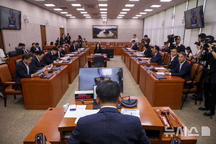 [서울=뉴시스] 정병혁 기자 = 30일 서울 여의도 국회에서 국회 농림축산식품해양수산위원회 전체회의가 열리고 있다. 2026.07.30. jhope@newsis.com