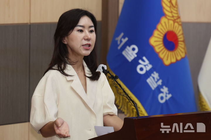 [서울=뉴시스] 권창회 기자 = 이숙영 서울청 사이버수사3대장이 30일 서울 종로구 서울경찰청에서 가상자산 다중 피해 사기사건 피의자 3명 검거 브리핑을 하고 있다. 2026.07.30. kch0523@newsis.com