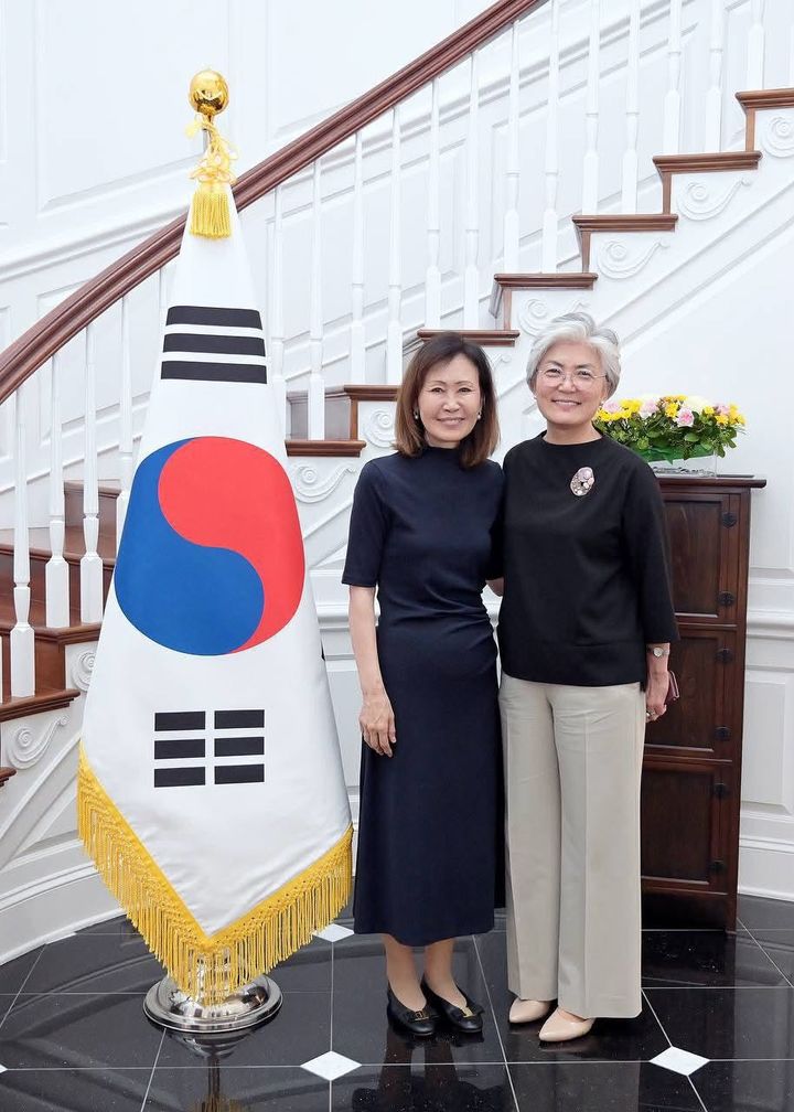 [워싱턴=뉴시스]강경화 주미대사와 미셸 스틸 주한 미국대사가 지난 21일(현지 시간) 미 워싱턴DC에서 만나 한미 주요 현안과 관계 발전 방안을 논의했다고 주미대사관이 밝혔다. (사진=주미대사관 페이스북). 2026.07.31. *재판매 및 DB 금지
