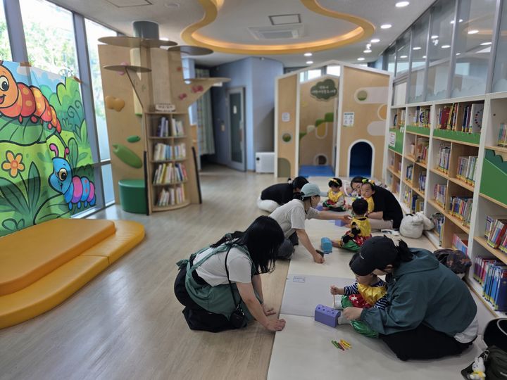 [진주=뉴시스]진주시립도서관, 하반기 ‘북 스타트’ 참가자 모집.(사진=진주시 제공).2026.07.31.photo@newsis.com *재판매 및 DB 금지